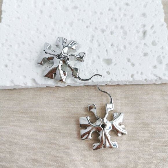 ✨Tory Burch✨ Roxanne Silver Oversized Hidden Earrings - Picture 2 of 4